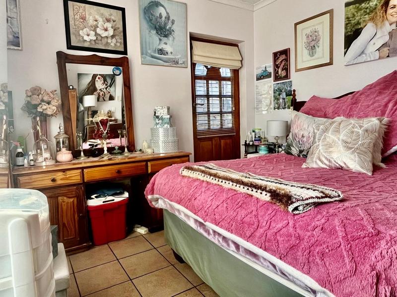 5 Bedroom Property for Sale in Fraaiuitsig Western Cape